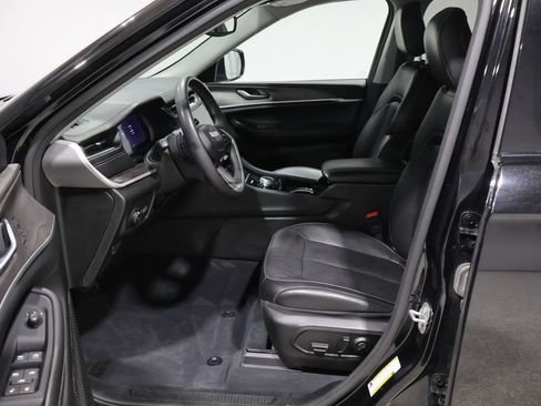 Used 2023 Jeep Grand Cherokee Limited AWD/4WD image 9