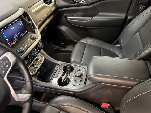 Used 2023 GMC Acadia SLT AWD/4WD image 17