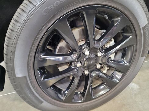 Used 2018 Jeep Grand Cherokee Altitude AWD/4WD image 31