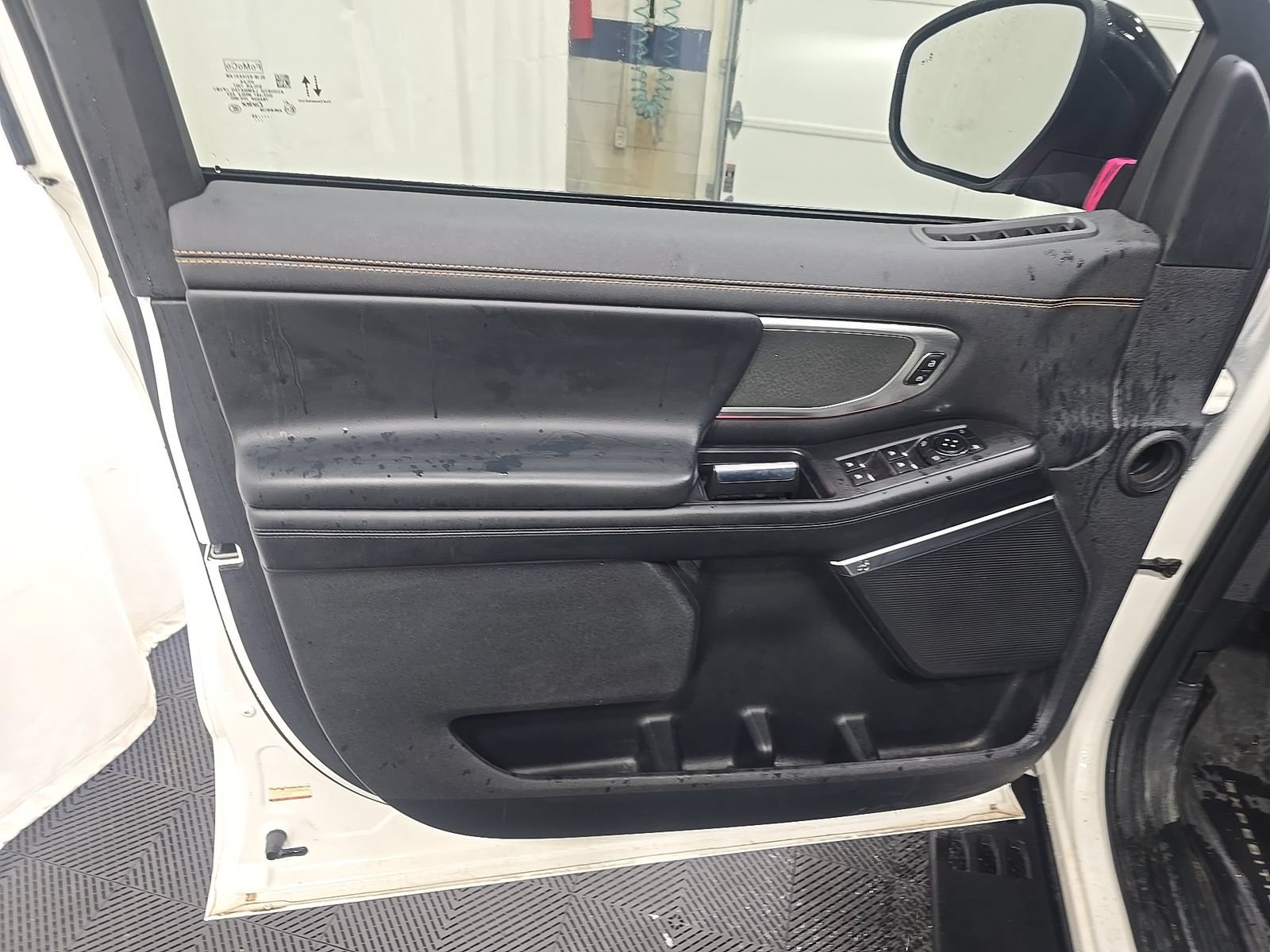 Used 2025 Ford Expedition Tremor AWD/4WD image 9