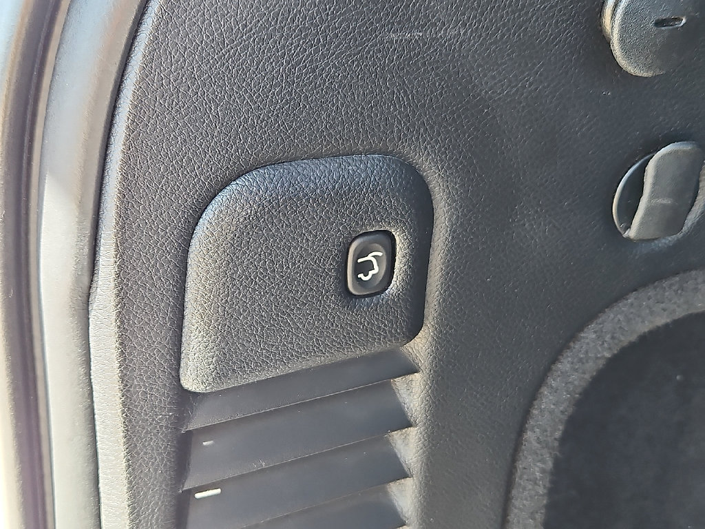 Used 2019 Jeep Grand Cherokee Altitude RWD image 16