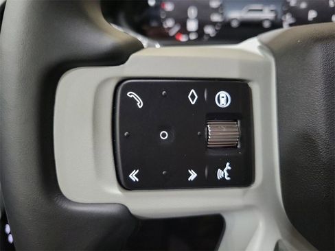 New 2024 Land Rover Defender 110 SE image 15