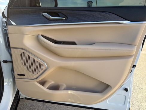 Used 2022 Jeep Grand Cherokee Limited image 17