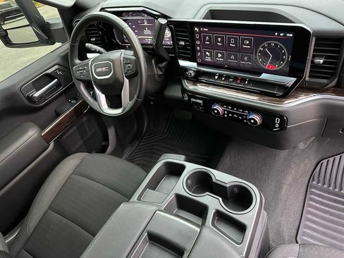 Used 2024 GMC Sierra 3500 SLE w/ SLE Convenience Package image 11