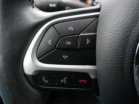 Used 2018 Jeep Compass Latitude w/ Cold Weather Group image 17