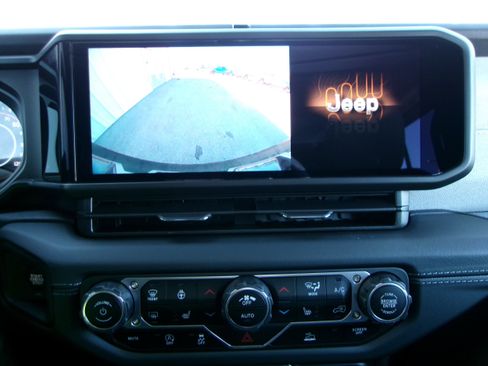 New 2025 Jeep Wrangler Unlimited Sahara image 15