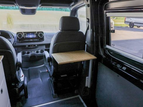 Used 2024 Mercedes-Benz Sprinter 2500 image 65