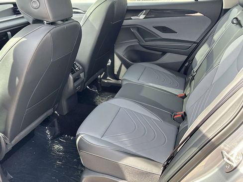 New 2025 Volkswagen Tiguan SE image 8