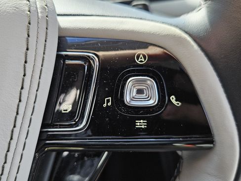 Used 2025 Lincoln Aviator Reserve image 25