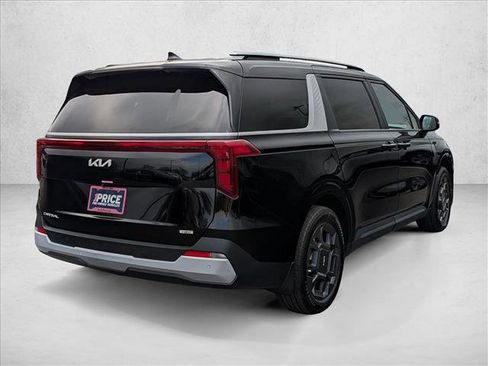 Used 2025 Kia Carnival EX image 5