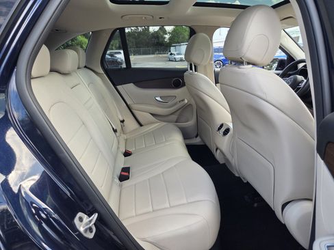 Used 2022 Mercedes-Benz GLC 300 4MATIC image 16