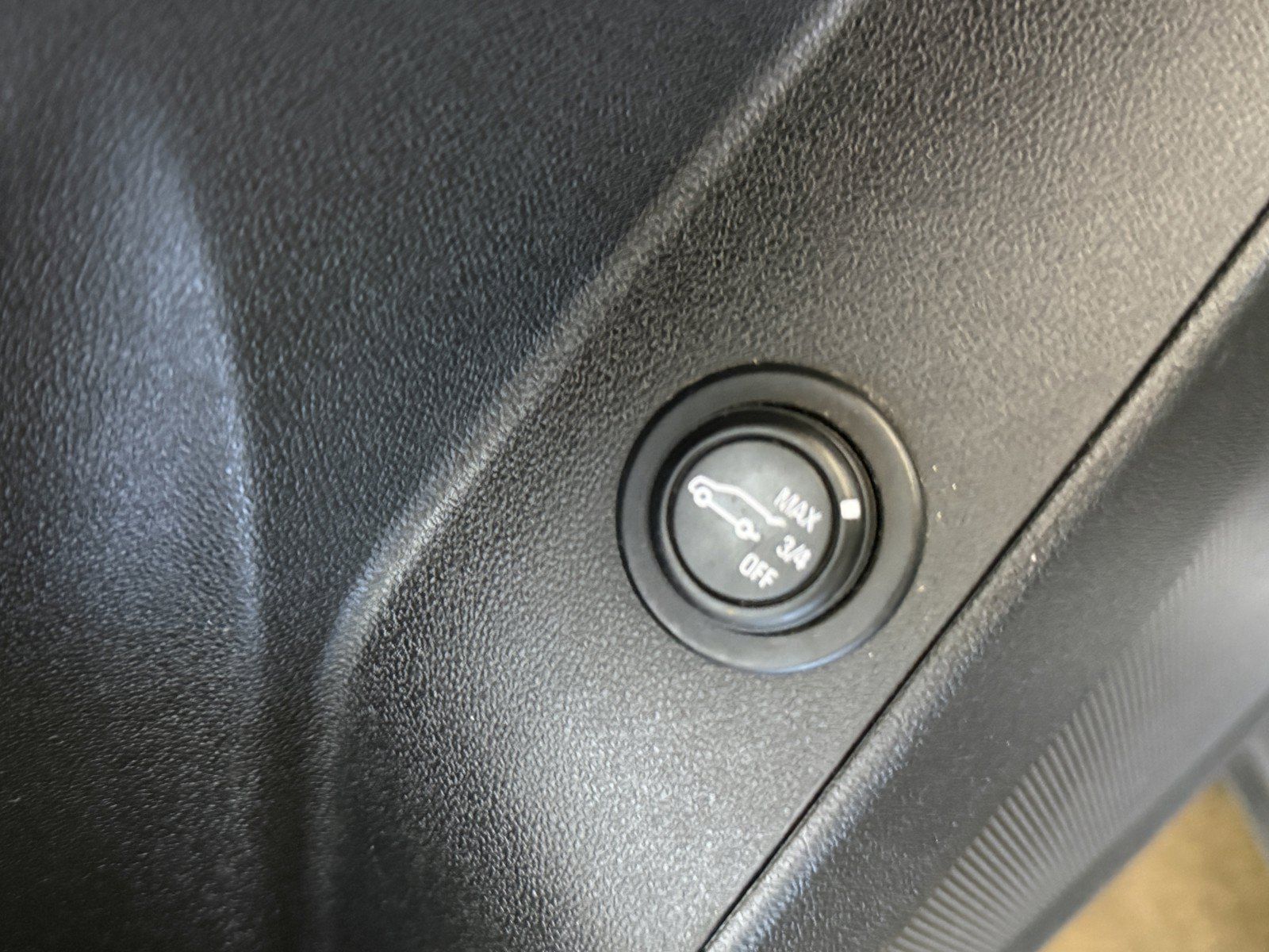 Used 2018 Chevrolet Equinox LT w/ Sun & Infotainment Package FWD image 25