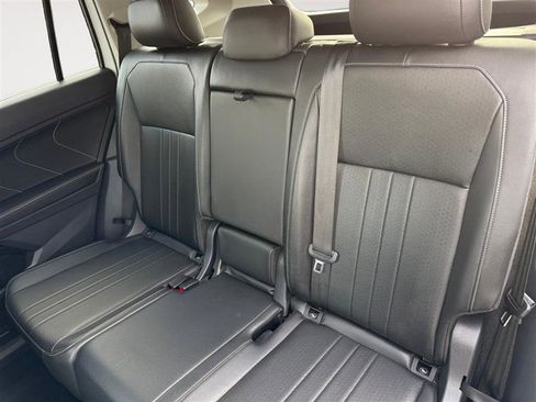 Used 2022 Volkswagen Tiguan SE image 14