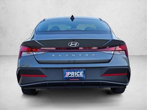 Used 2026 Hyundai Elantra SE FWD image 7