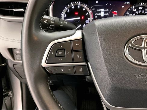 Used 2022 Toyota Highlander XLE AWD/4WD image 10