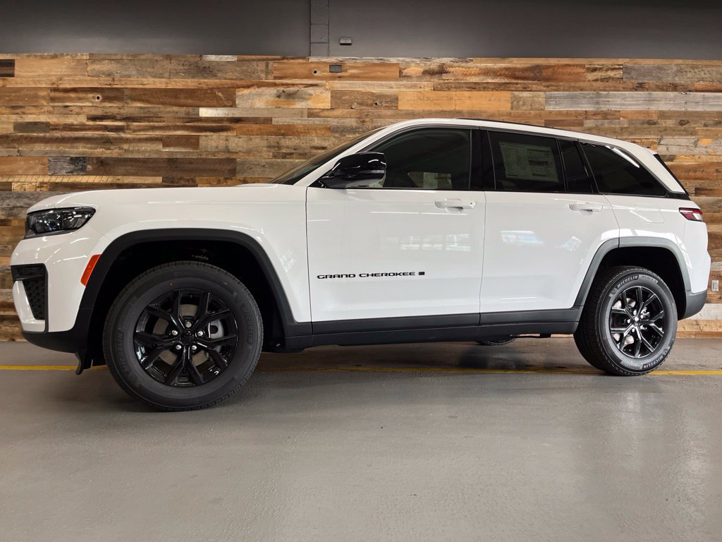 New 2026 Jeep Grand Cherokee Altitude AWD/4WD image 13