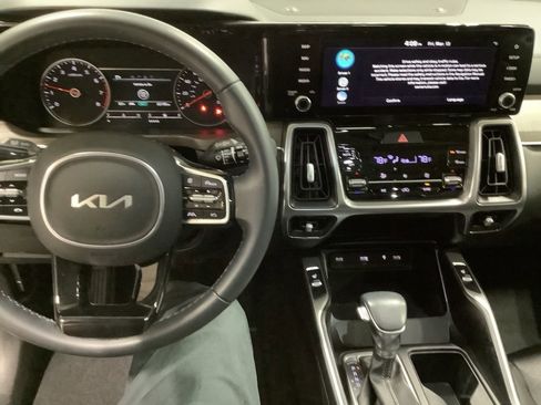 Certified 2023 Kia Sorento S w/ Panoramic Sunroof Package image 15