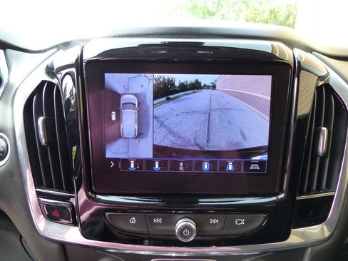 Used 2020 Chevrolet Traverse RS FWD image 31