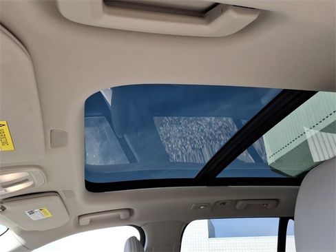 Used 2024 Volvo XC90 B6 Plus image 3