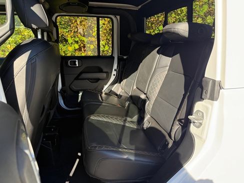 Used 2021 Jeep Gladiator Overland image 15