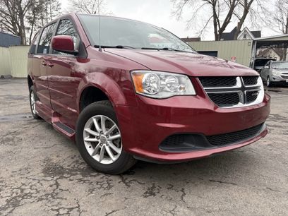 Used 2014 Dodge Grand Caravan SXT w/ UConnect Hands-Free Group