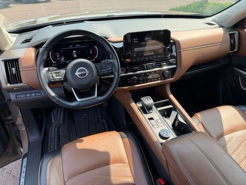 Used 2024 Nissan Pathfinder Platinum AWD/4WD image 13