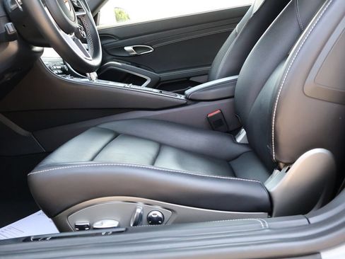 Used 2024 Porsche 718 Cayman RWD image 33
