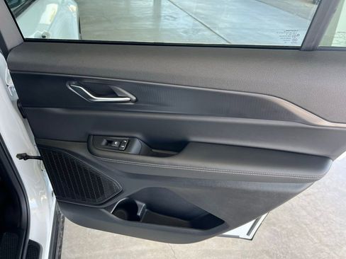 New 2025 Jeep Grand Cherokee L Laredo image 23