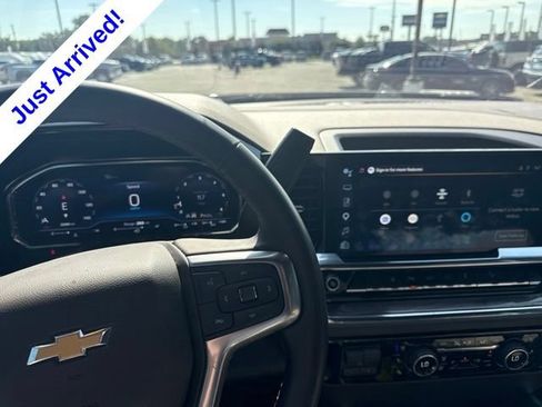 Used 2025 Chevrolet Silverado 2500 LTZ w/ LTZ Convenience Package AWD/4WD image 10