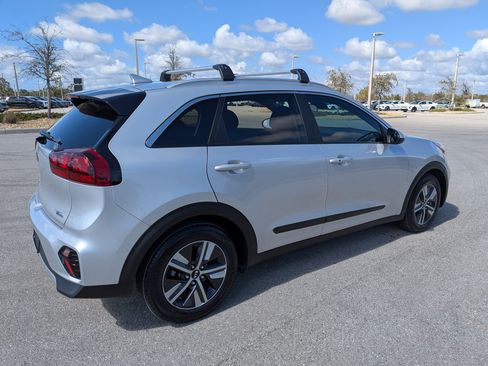 Used 2021 Kia Niro LXS image 5