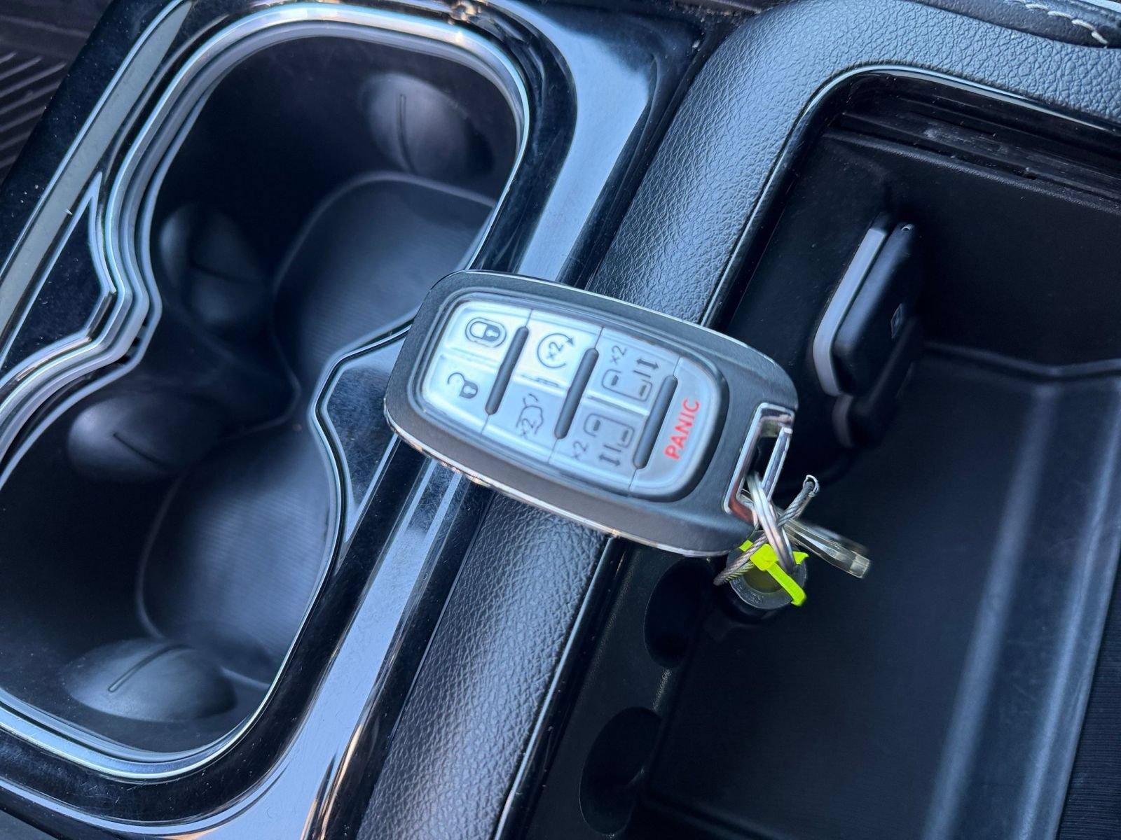 Used 2025 Chrysler Pacifica Limited FWD image 27
