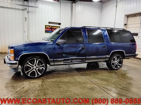 Used 1999 Chevrolet Suburban 2WD w/ Preferred Equipment Group 3 image 2