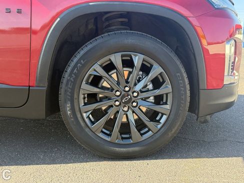 Used 2023 Chevrolet Traverse RS FWD image 8