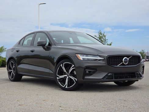 Used 2024 Volvo S60 B5 Plus FWD image 2