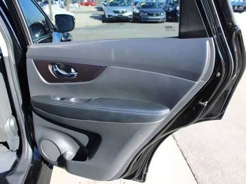 Used 2015 Nissan Rogue S image 22