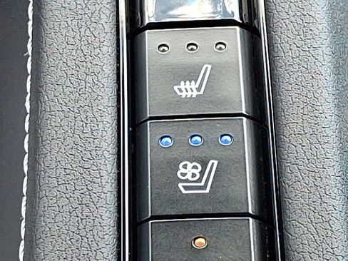 Used 2020 Chevrolet Corvette Stingray Preferred Cpe w/ 2LT Preferred Equipment Group RWD image 23