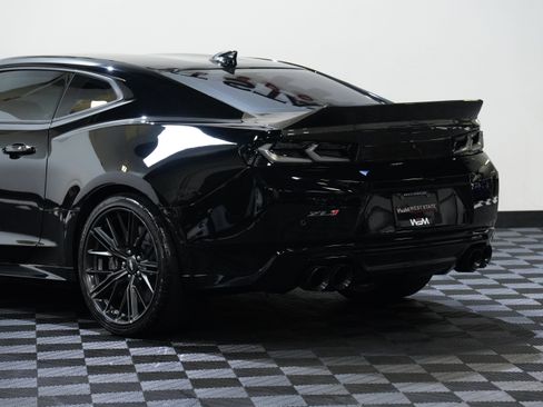 Used 2018 Chevrolet Camaro ZL1 RWD image 15