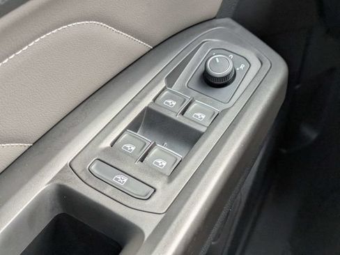 Used 2023 Volkswagen Atlas Cross Sport SE w/ Panoramic Sunroof Package FWD image 25