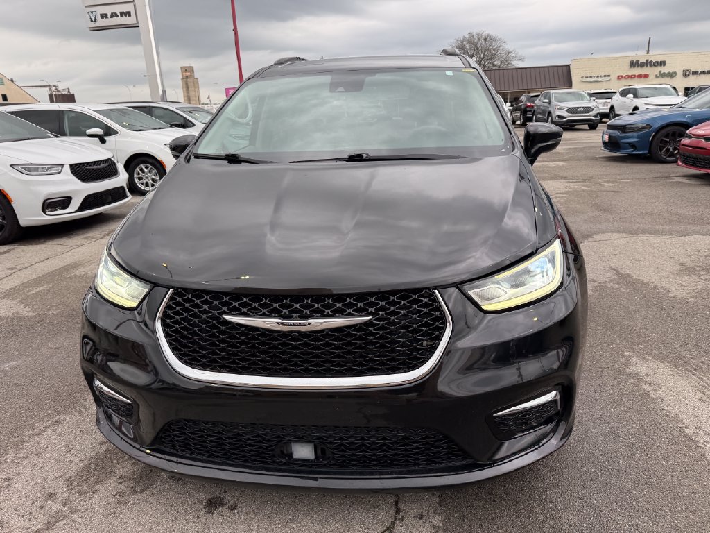 Used 2022 Chrysler Pacifica Touring-L FWD image 13