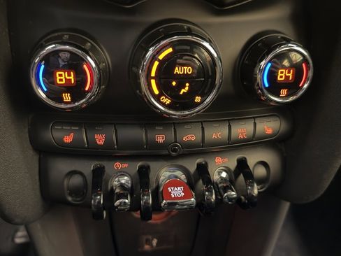 Used 2021 MINI Cooper 2-Door Hardtop image 14