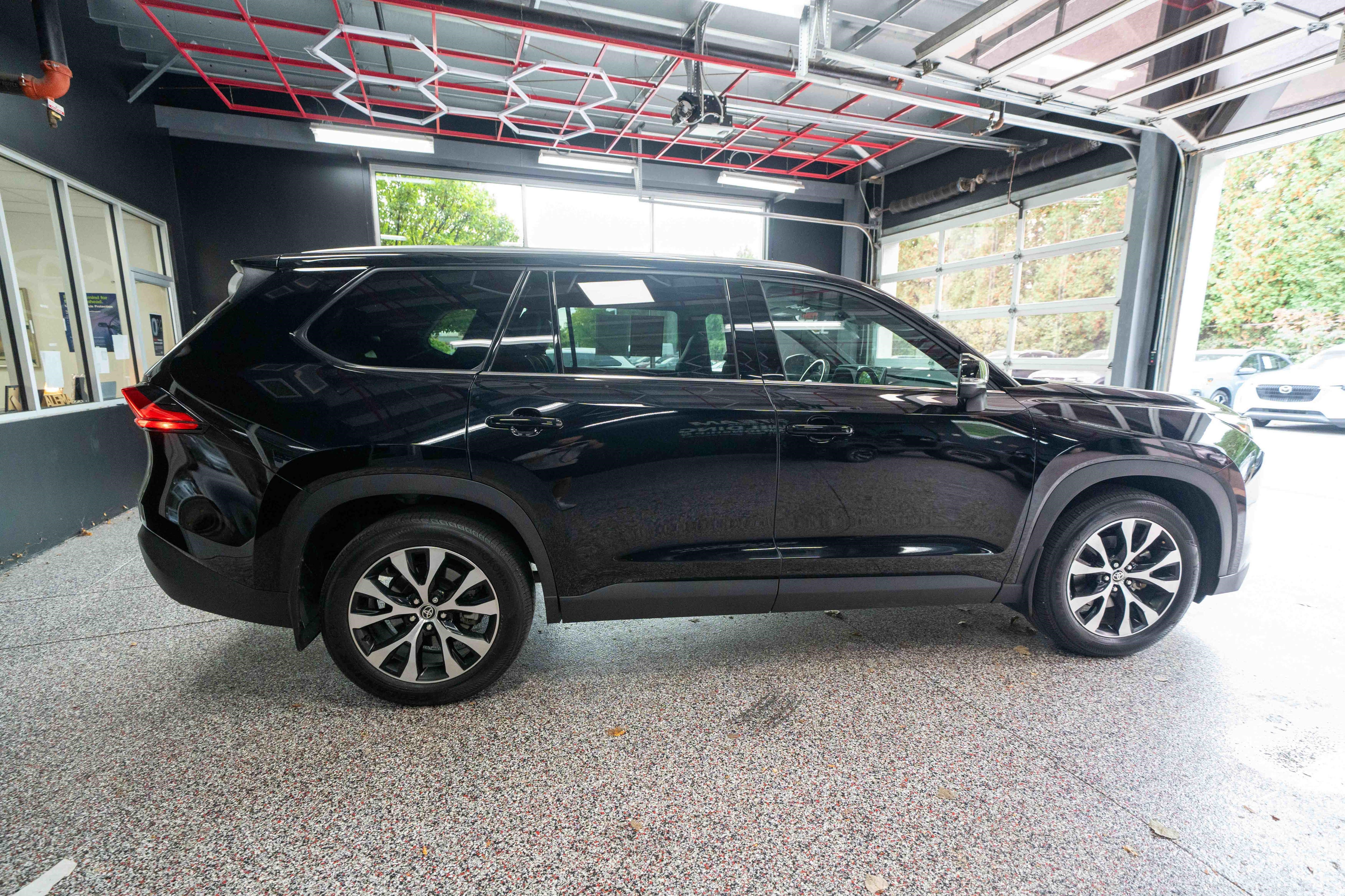 Used 2024 Toyota Grand Highlander AWD Hybrid image 4