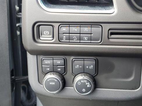 Used 2024 Chevrolet Suburban Z71 w/ Luxury Package image 47