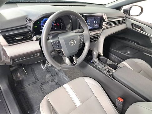 Used 2025 Toyota Camry SE image 18