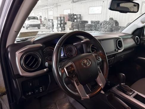 Used 2021 Toyota Tacoma TRD Sport AWD/4WD image 8