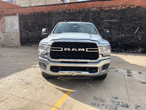 Used 2024 RAM 3500 4x4 Crew Cab DRW image 2