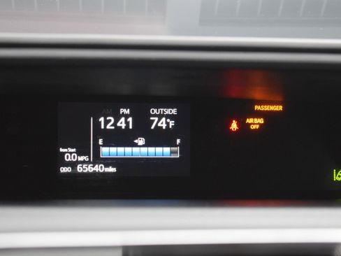 Used 2018 Toyota Prius C Two FWD image 17