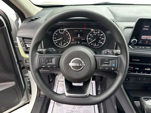 Used 2024 Nissan Rogue SV FWD image 15