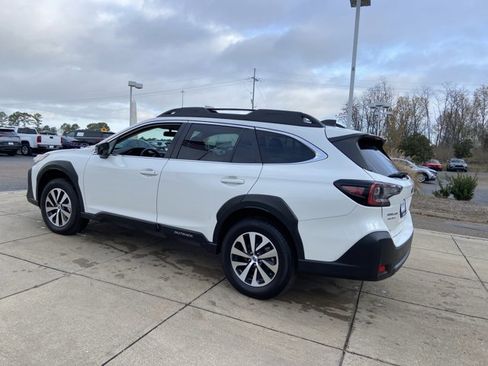 Used 2023 Subaru Outback Premium image 7