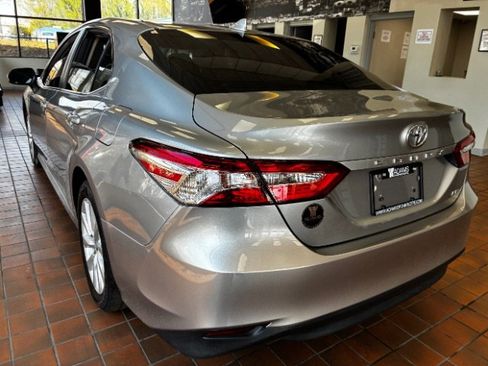 Used 2019 Toyota Camry LE image 7