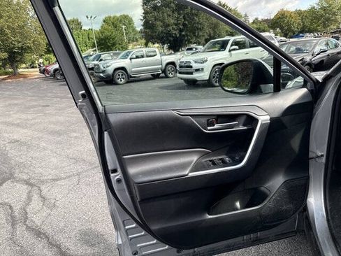 Used 2022 Toyota RAV4 XLE AWD/4WD image 11
